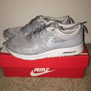 Grey Air Max Theas Size 8